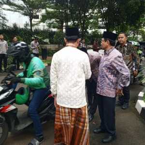 Kejar Waktu Jelang Buka Puasa, Menag Pilih Naik Ojol ke Rumdin Menko Yusril