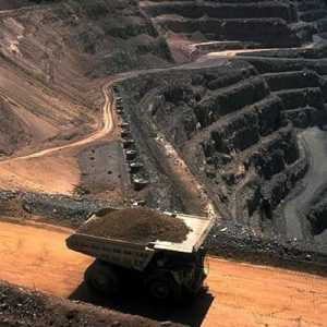 Pemerintah Perlu Kaji Pembatalan Konsensi Tambang Akibat Konflik Tanah Adat Cek Bocek