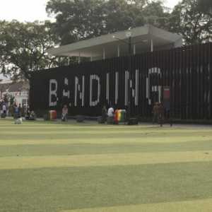 Cerita Sore di Bandung: Ke Mana Kaki Melangkah Saat Menunggu Bedug?