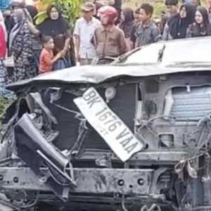 KA Putri Deli Seruduk Minibus, Dua Bocah Meninggal