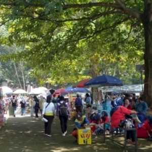 Warga Padati Situ Gede Tasikmalaya Jelang Ramadan