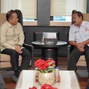 Tampung Aduan APKLI, Menkop Soroti Jarak Ritel Modern dan Pasar Tradisional