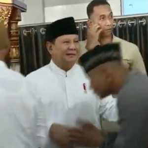 Prabowo Halalbihalal dan Bagi Sembako ke Warga Aceh Tamiang