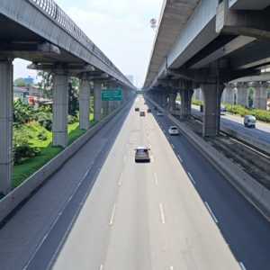 H-1 Lebaran, Tol Japek hingga Jalur Arteri Bekasi Terpantau Lengang