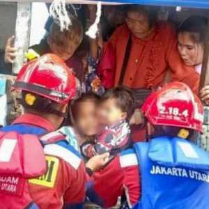 Pemadam Evakuasi 61 Penumpang Kapal Terombang-ambing di Kepulauan Seribu