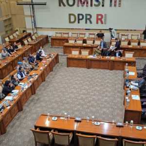 Komisi III DPR Gelar Rapat Bahas Teror Air Keras terhadap Aktivis KontraS