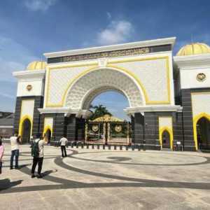 Gerbang Megah Istana Negara