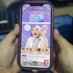 Fesyen Muslim Paling Laris di LIVE Shopping