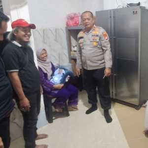 Warga Temukan Bayi Mungil Ditemani Sepucuk Surat di Gerobak Nasi Uduk