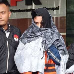 Siapa Berbohong, Fadia Arafiq atau Ahmad Luthfi?