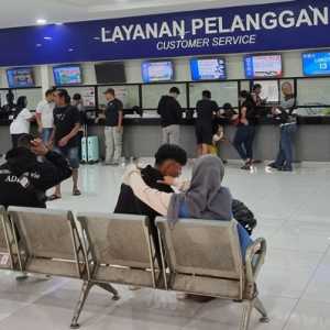 Tarif Mulai Naik, Pemudik Serbu Tiket Bus di Terminal Kampung Rambutan