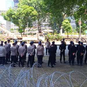 Puluhan Brimob Siaga Menjelang Pemeriksaan Yaqut Cholil