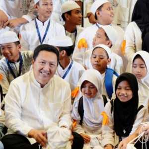 1.000 Anak Yatim Terima Santunan Ramadan di Masjid At-Thohir