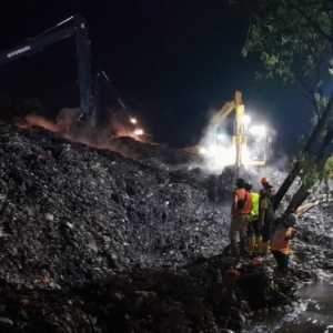 Tujuh Truk Ikut Tertimbun Sampah TPST Bantargebang