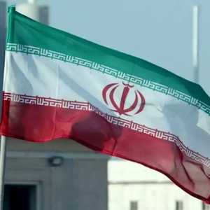 Iran di Bawah Bendera Revolusi