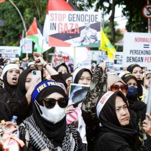 Ribuan Massa Aksi Peringati Hari Al-Quds di Surabaya