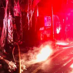 Bengkel Cat Mobil Terbakar saat Takbiran