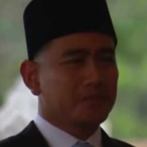 Warganet Tertawakan Momen Gibran Kaget Dengar Tembakan Salvo di Pemakaman Try Sutrisno