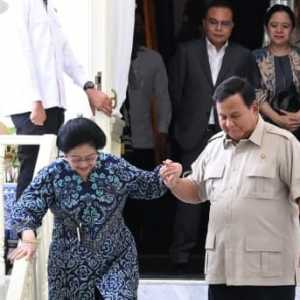 Hasto Bongkar Isi Pertemuan Dua Jam Prabowo-Megawati di Istana