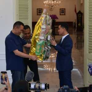 Rismon Temui Gibran Sampaikan Permintaan Maaf