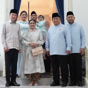 Menerima Keluarga Jokowi