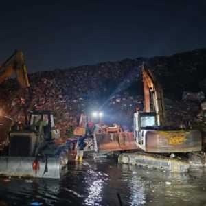 Operasi Pencarian Korban Tertimbun Longsor Bantargebang Lanjut Hari Ini