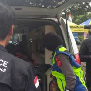 Pemudik Lansia Lemas di Tanjakan Gentong, Polisi Bergerak Sigap