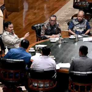 Prabowo Habiskan Akhir Pekan dengan Lima Ratas Berbeda di Hambalang