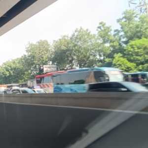 Contraflow Diberlakukan Urai Macet Parah Tol Jakarta-Cikampek