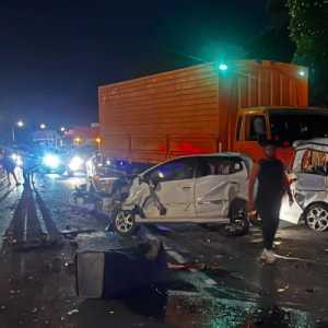 Kecelakaan Beruntun di KM 93 Tol Cipularang Libatkan 10 Kendaraan, 2 Orang Tewas
