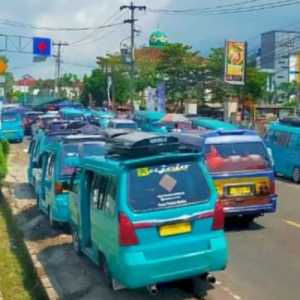 1.120 Sopir Angkot Cibadak Dapat Kompensasi Rp600 Ribu