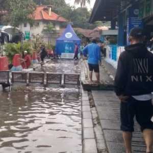 Genangan Terminal Kampung Rambutan Berangsur Surut