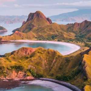 Labuan Bajo: Membangun “Rindu” di Balik Megahnya Investasi Fisik