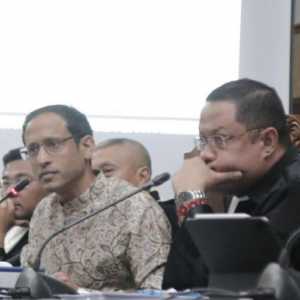 Nadiem Bantah Mengarahkan Penggunaan Chromebook