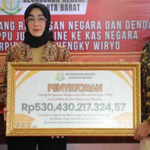 Kejari Jakbar Setor Rp530 Miliar Uang Rampasan Judol ke Negara