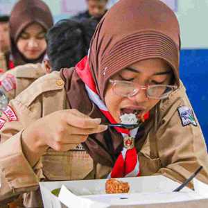 Opsi Pangkas Anggaran MBG Masuk Akal bila Harga Minyak Dunia Terus Naik