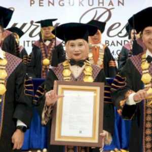 Prof Septiana Dwiputrianti Dikukuhkan Guru Besar Politeknik STIA LAN Bandung