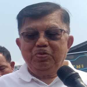 Mengkritik Sekaligus Mendukung JK