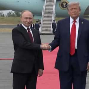 Trump Pertimbangkan Keluar dari NATO, Sebut Aliansi “Macan Kertas”