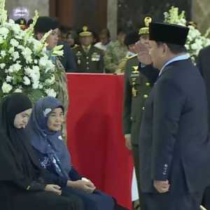 Ada Pesan di Balik Bahasa Tubuh Prabowo saat Penghormatan Terakhir 3 Prajurit TNI