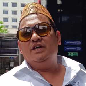 Tiba-tiba Datang ke KPK Pakai Sarung, Haji Her Ngaku Tak Tahu Kasus Cukai