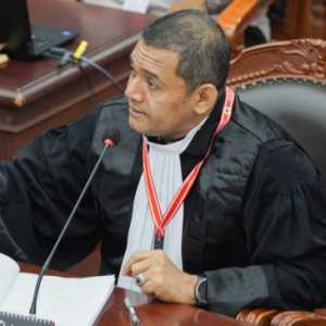 Pledoi Petrus Fatlolon Kritik Logika Hitungan Kerugian Negara