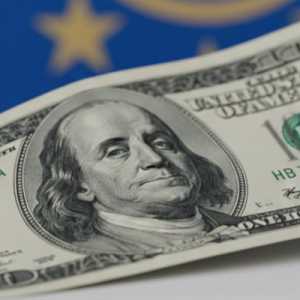 Dolar AS Terkoreksi: Investor Mulai Lepas Aset Safe-Haven