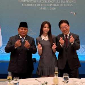 Presiden Prabowo dan Carmen Hearts2Hearts Berpose Finger Heart di Blue House