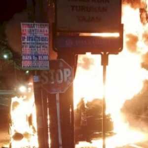 Mobil Dilalap Api di Semarang, Pasutri Terluka Bakar