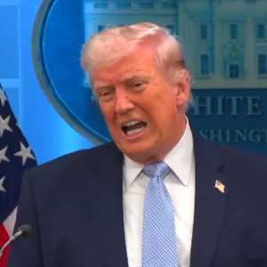 Trump Tunda Serangan, Iran Diberi Waktu Dua Pekan