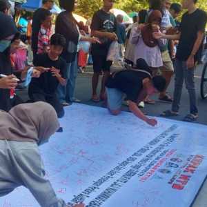 Galang Petisi, Pemuda NTB Desak Lalu Muhamad Iqbal Dihadirkan di Pengadilan