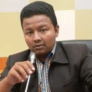 Prabowo Harus Keluarkan Dekrit Kembali ke UUD 1945 Asli Atasi Kisruh Politik