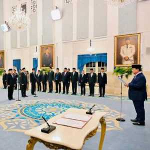 6 Pejabat yang Dilantik Prabowo dalam Reshuffle Kabinet Hari Ini