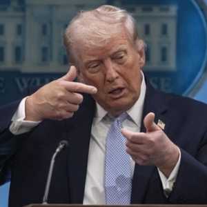 Trump Bilang Iran Sudah Habis, Tiga Hari Kemudian Delapan Pesawatnya Hancur